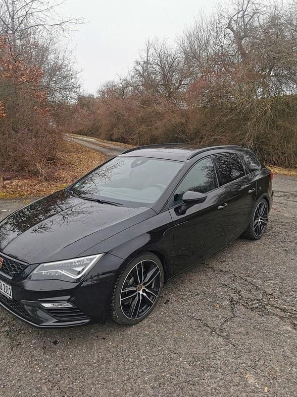 Schwarz Gebraucht 2020 Seat Leon 4Drive Kombi | 21.700 € (Superpreis) - Bild 1/4