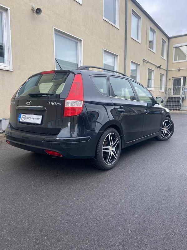 Gebraucht Hyundai i30 109 PS (80 kW) 2010 Schwarz Kombi