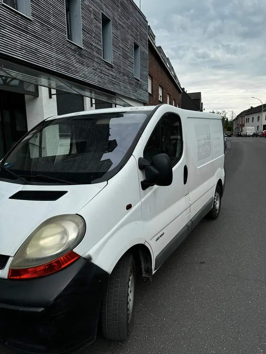 Gebraucht Renault Trafic 98 PS (72 kW) 2004 Weiß Van / Kleinbus