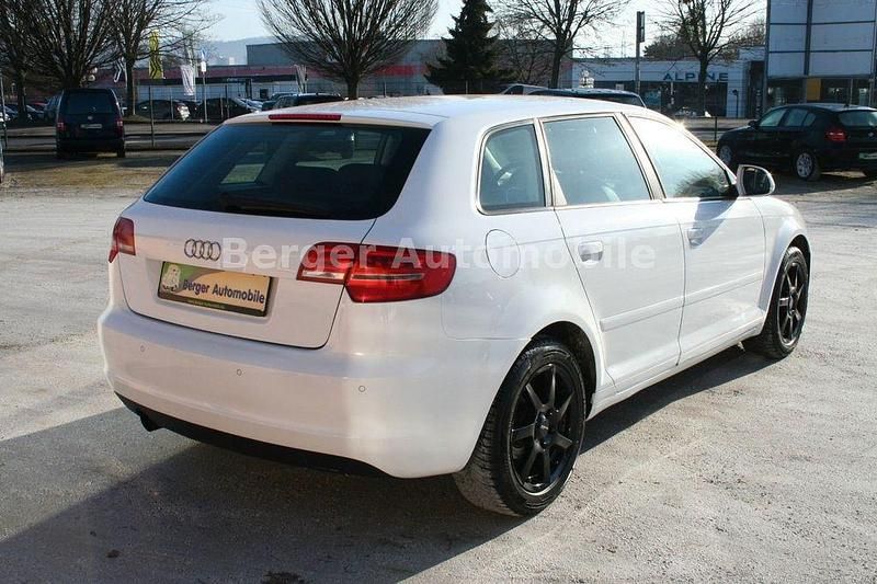 Gebraucht Audi A3 102 PS (75 kW) 2010 Weiß Kleinwagen