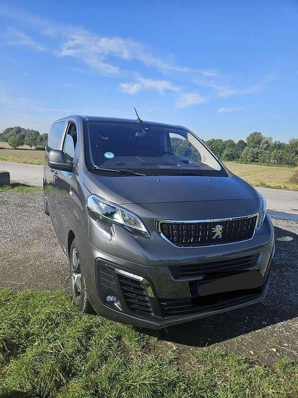 Grau Gebraucht 2017 Peugeot Traveller Allure Van / Kleinbus | 28.500 € (Guter Preis) - Bild 1/4