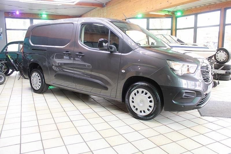 Grau Gebraucht 2021 Opel Combo Van / Kleinbus | 14.390 € (Fairer Preis) - Bild 1/4