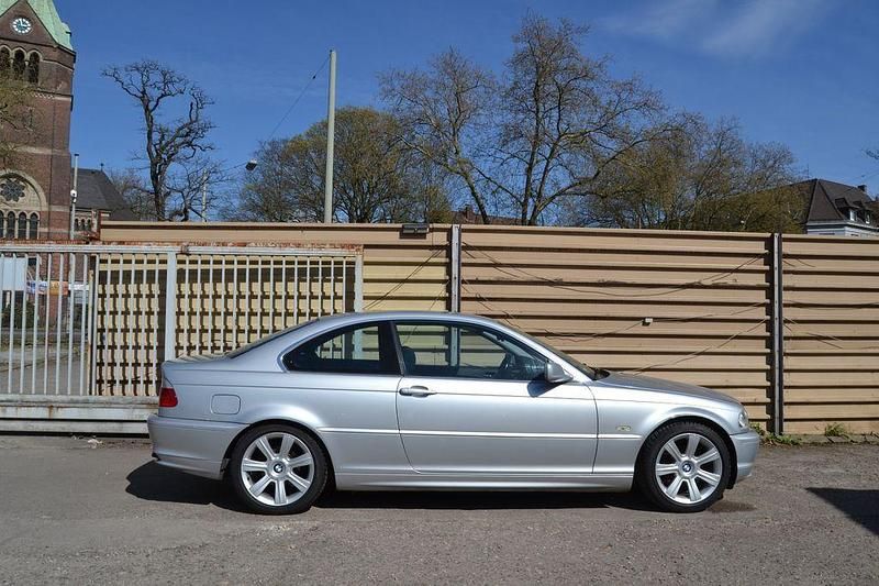 Silber Gebraucht 2001 BMW 320 Performance Coupé | 7.970 € (Teuer) - Bild 1/4