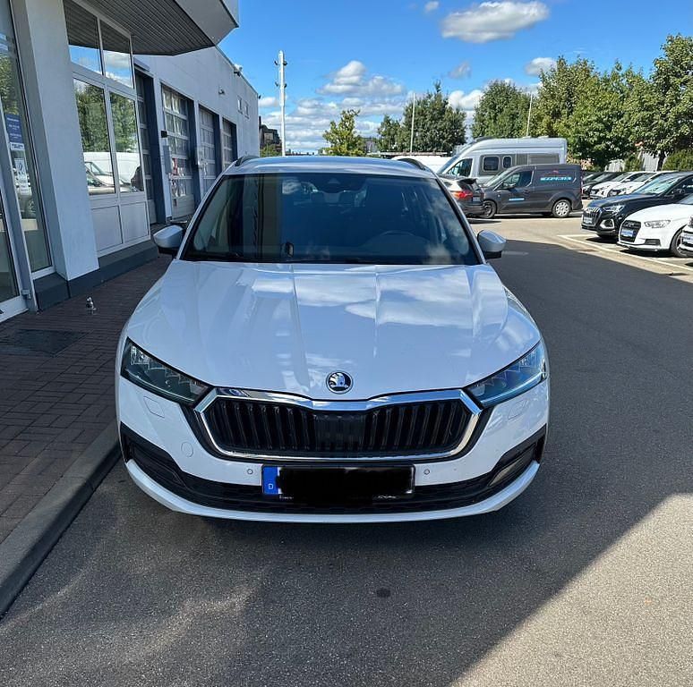 Weiß Gebraucht 2022 Skoda Octavia Style Kombi | 19.380 € (Guter Preis) - Bild 1/4
