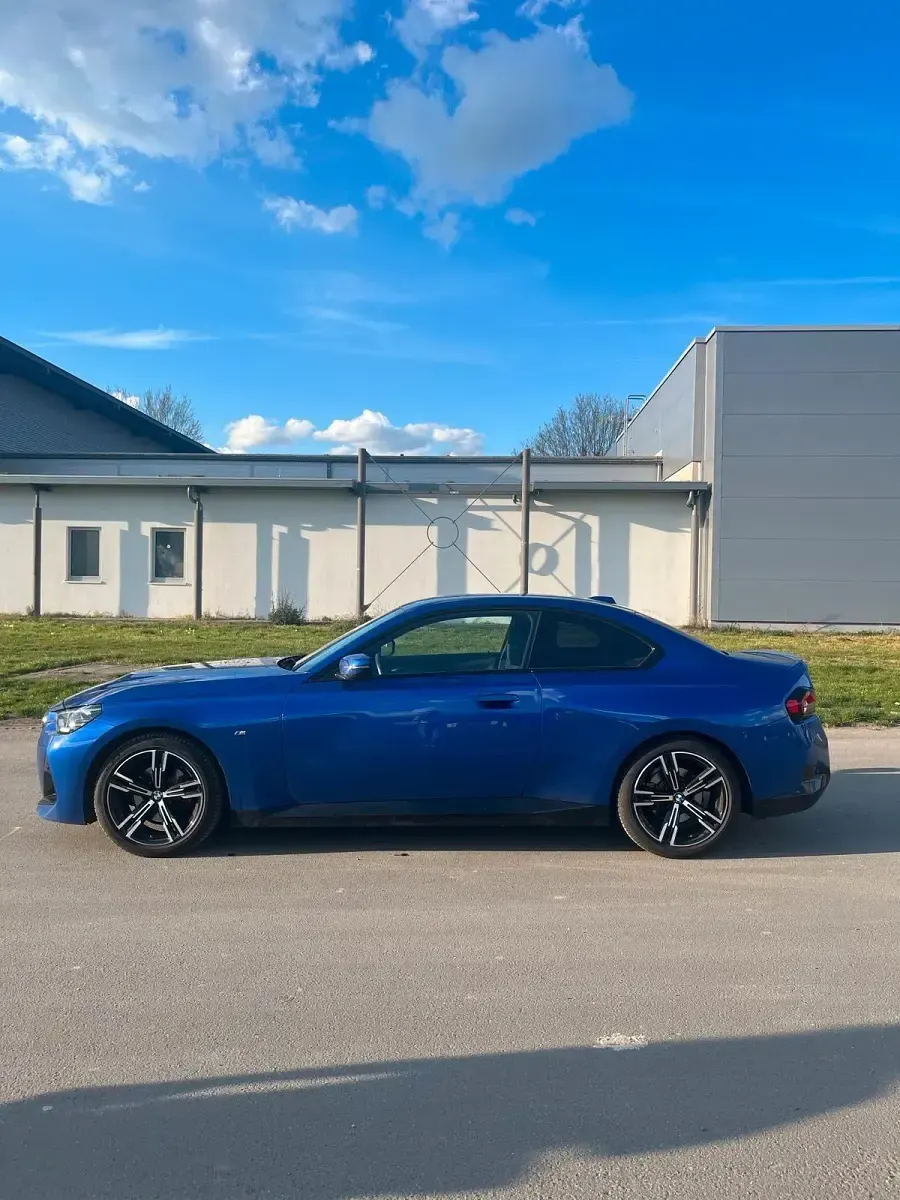 Gebraucht BMW 220 M Sport 184 PS (135 kW) 2024 Blau Coupé