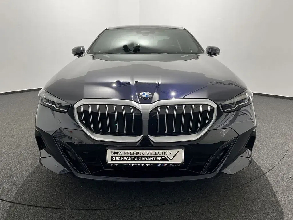 Gebraucht BMW 520 M Sport 197 PS (144 kW) 2024 Schwarz Limousine