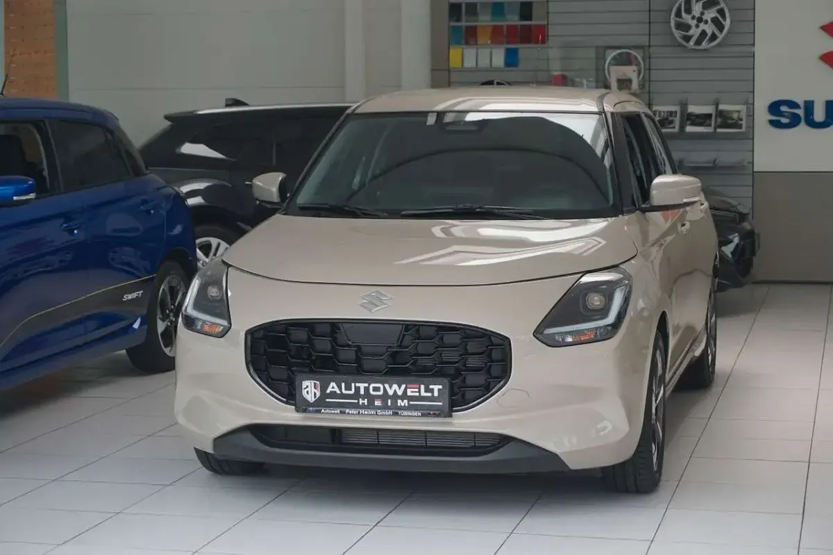 Neu Suzuki Swift Comfort+ 83 PS (61 kW) 2025 Beige Kleinwagen
