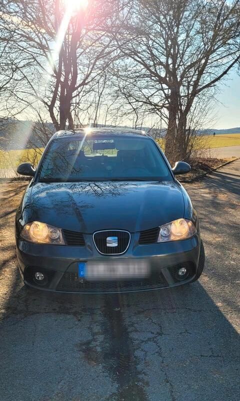 Grau Gebraucht 2006 Seat Ibiza Limousine | 2.949 € - Bild 1/4