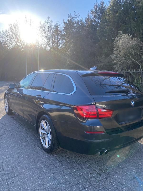 Gebraucht BMW 525 235 PS (172 kW) 2011 Grau Kombi