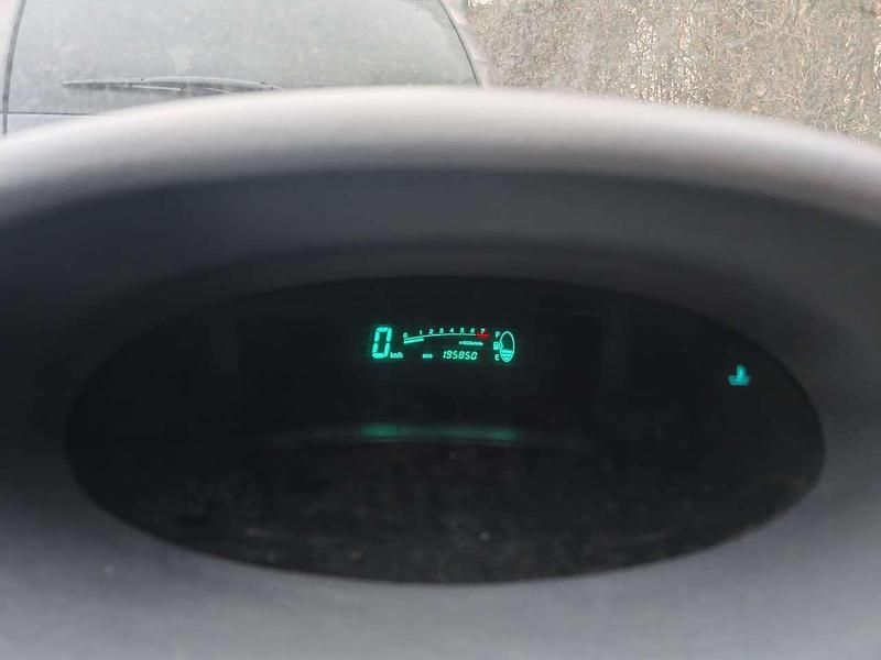 Gebraucht Toyota Yaris Sol 68 PS (50 kW) 1999 Silber Limousine