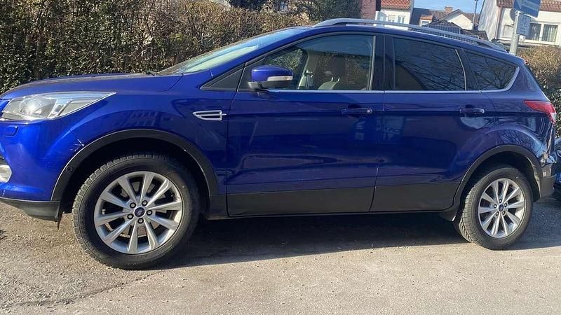 Gebraucht Ford Kuga Titanium 150 PS (110 kW) 2015 Blau SUV