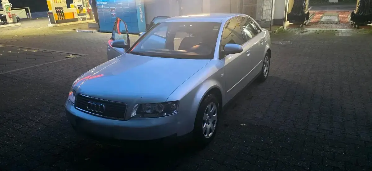Gebraucht Audi A4 131 PS (96 kW) 2001 Silber Limousine