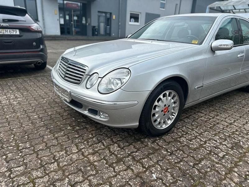 Gebraucht Mercedes E240 Classic 177 PS (130 kW) 2003 Silber Limousine