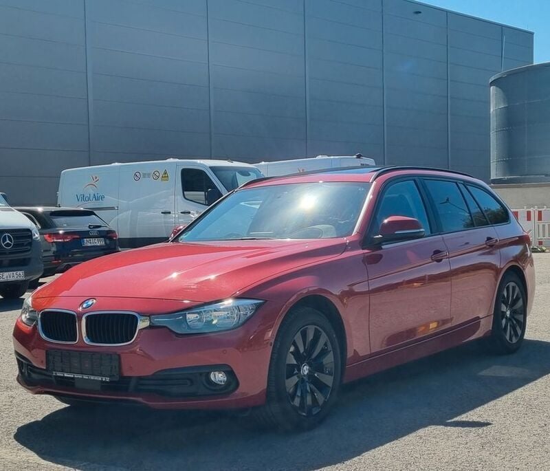 Rot Gebraucht 2017 BMW 320 Advantage Kombi | 11.990 € (Superpreis) - Bild 1/4