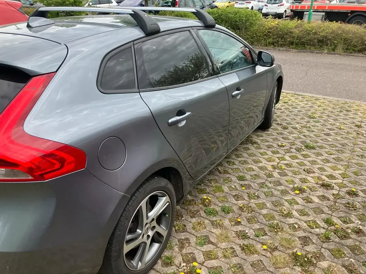 Gebraucht Volvo V40 120 PS (88 kW) 2017 Grau Kombi