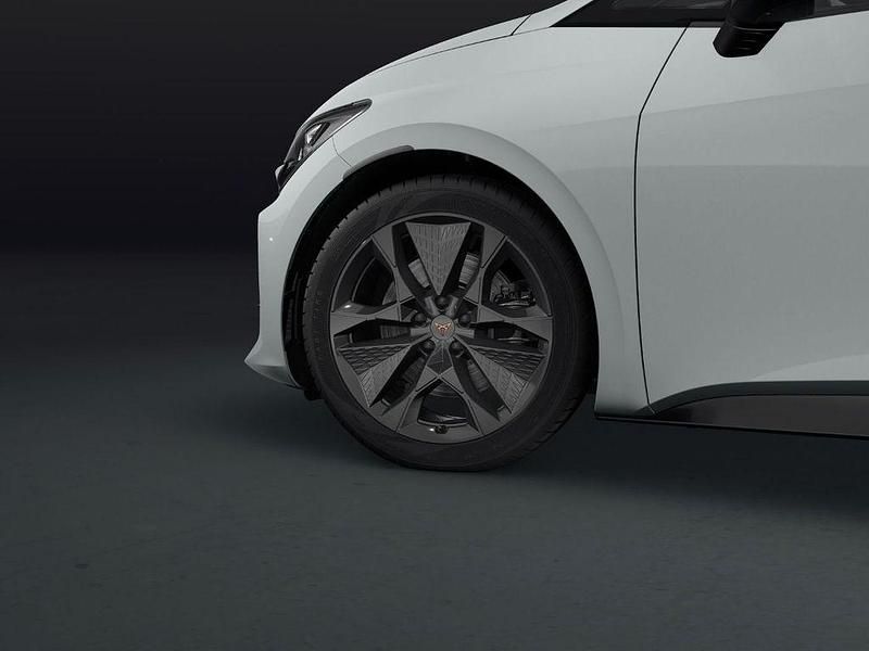 Nouă Cupra Born 169 kW (231 CP) 2025 Argintiu Hatchback