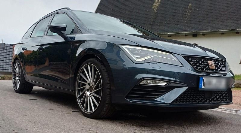 Grau Gebraucht 2019 Cupra Leon Kombi | 25.900 € (Fairer Preis) - Bild 1/4