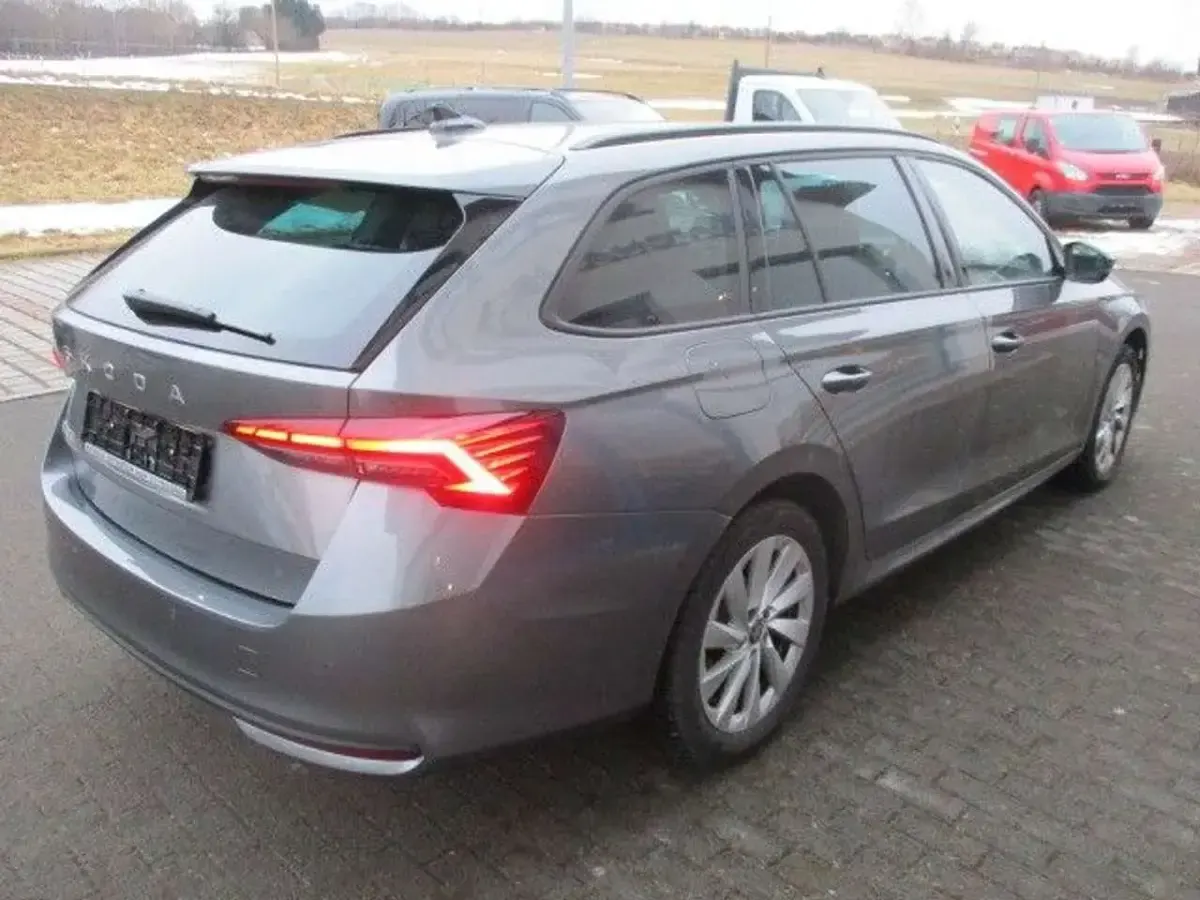 Używany Skoda Octavia Selection 150 KM (110 kW) 2025 Szary Kombi