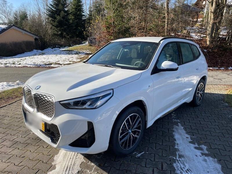 Gebraucht BMW iX1 230 kW (313 PS) 2024 Weiß SUV
