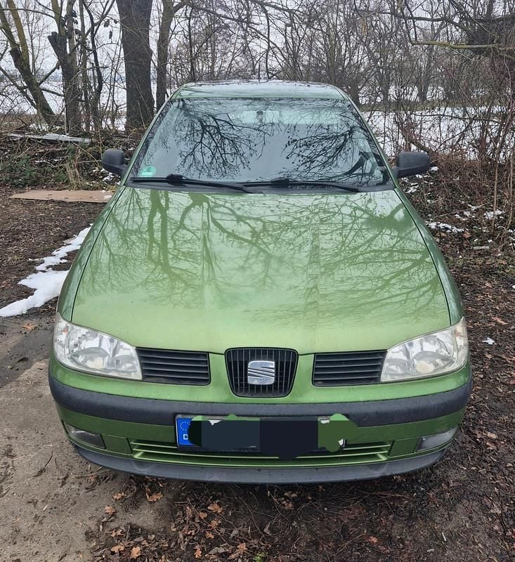 Grün Gebraucht 2000 Seat Ibiza Kleinwagen | 1.200 € (Fairer Preis) - Bild 1/4