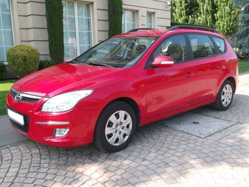Rot Gebraucht 2009 Hyundai i30 Kombi | 6.940 € (Teuer) - Bild 1/4