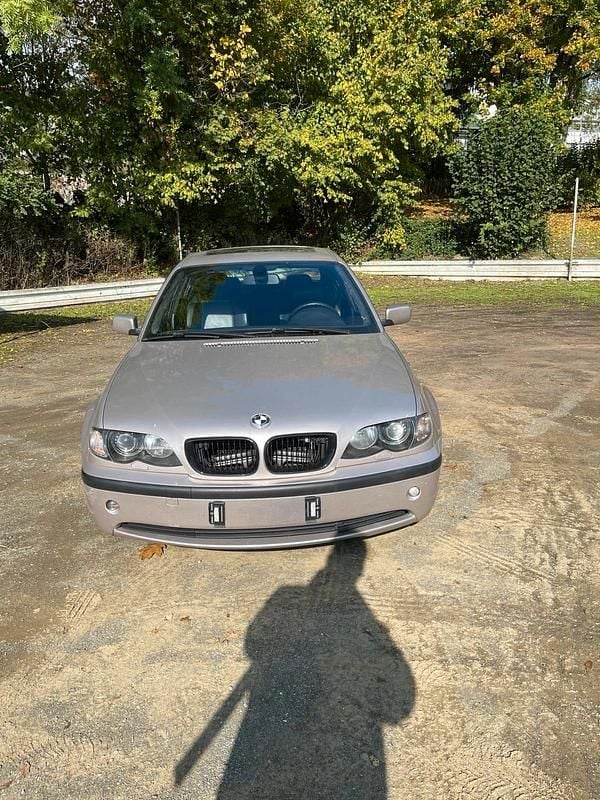Silber Gebraucht 2005 BMW 318 Limousine | 1.900 € (Guter Preis) - Bild 1/4