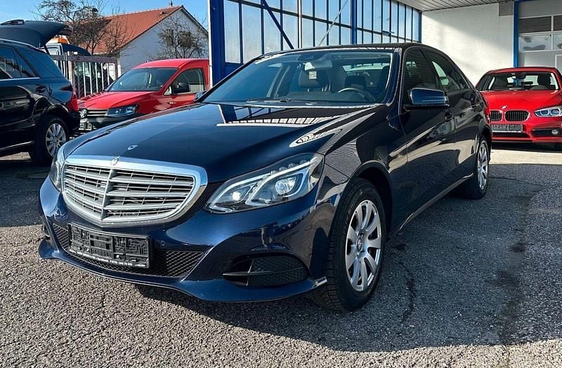 Gebraucht Mercedes E220 Avantgarde 170 PS (125 kW) 2014 Blau Limousine