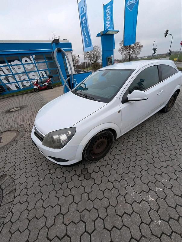 Weiß Gebraucht 2009 Opel Astra GTC Coupé | 2.500 € (Guter Preis) - Bild 1/4