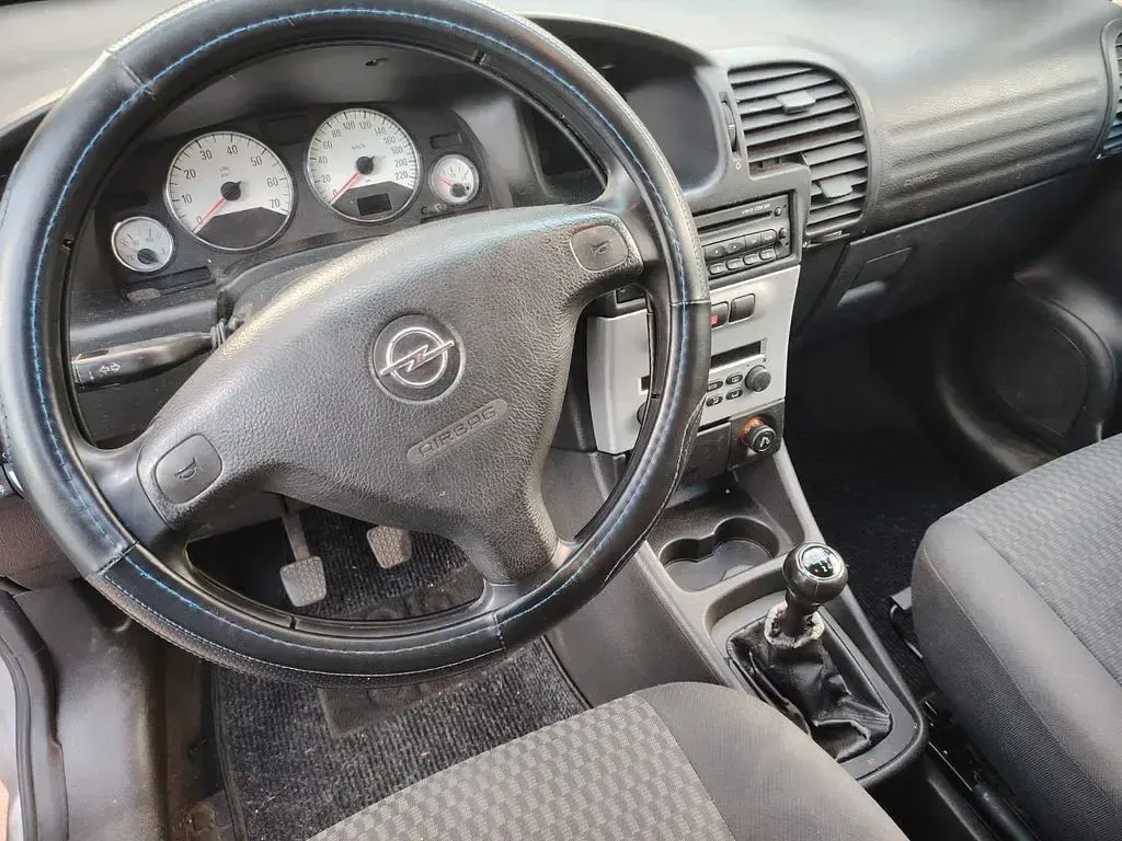 Gebraucht Opel Zafira 125 PS (91 kW) 2003 Silber Van / Kleinbus