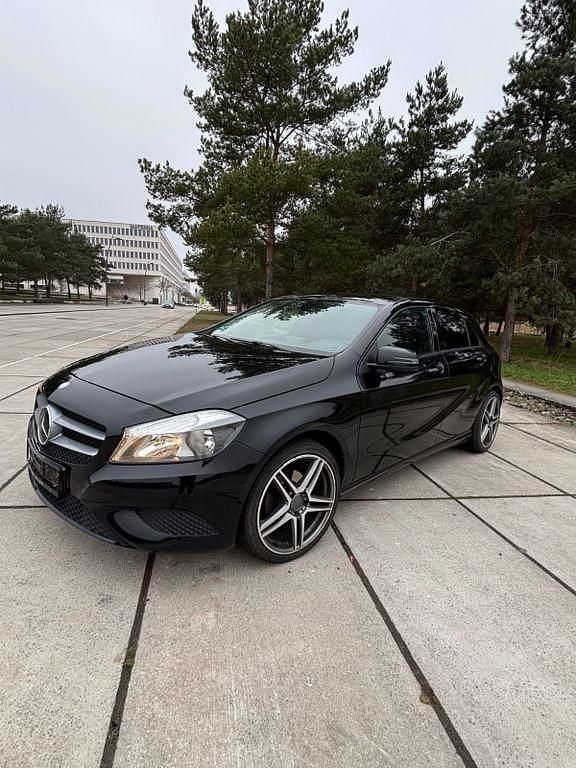 Gebraucht Mercedes A180 Edition 122 PS (89 kW) 2015 Schwarz Limousine