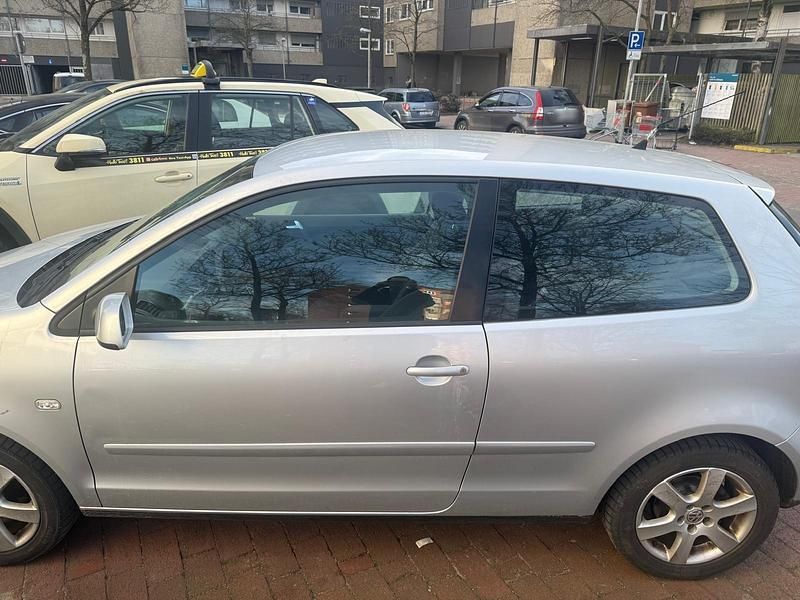 Gebraucht VW Polo 75 PS (55 kW) 2004 Silber Kleinwagen