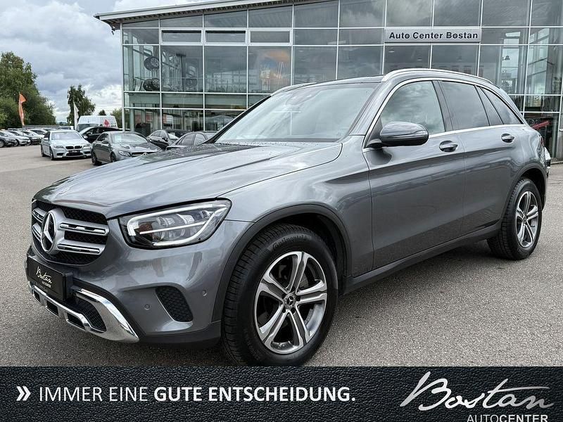Grau metallic Gebraucht 2021 Mercedes GLC220 SUV | 32.900 € (Guter Preis) - Bild 1/4