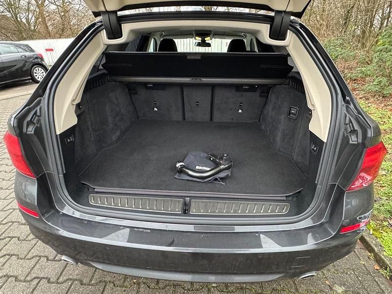 Gebraucht BMW 520 Efficient Dynamics 190 PS (139 kW) 2018 Grau Kombi