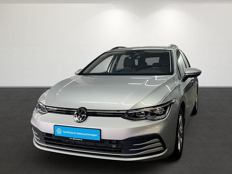 Gebraucht VW Golf VIII Life 131 PS (96 kW) 2023 Reflexsilber metallic Kombi