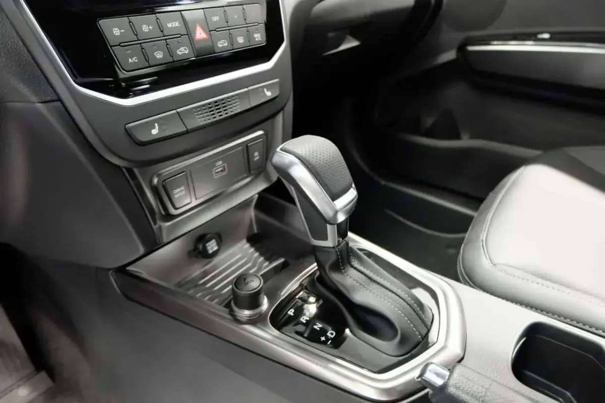 Neu KGM Tivoli 163 PS (119 kW) 2026 Latte greige SUV