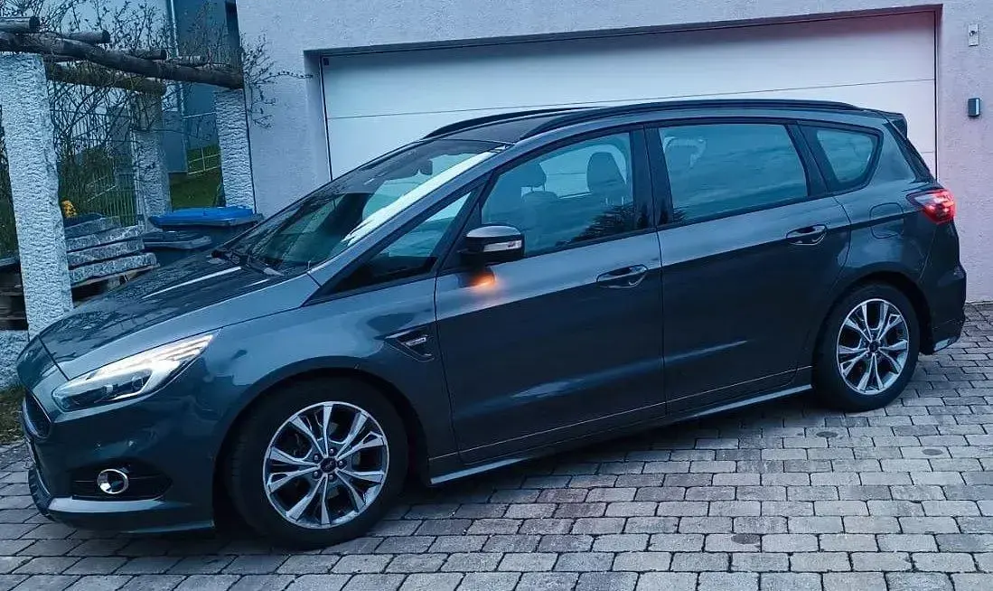 Używany Ford S-MAX ST-Line 190 KM (139 kW) 2018 Szary Minivan