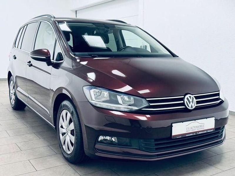 Gebraucht VW Touran Comfortline 150 PS (110 kW) 2018 Rot Van / Kleinbus