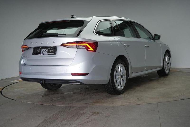 Usata Skoda Octavia Style 150 CV (110 kW) 2023 Argento Station wagon