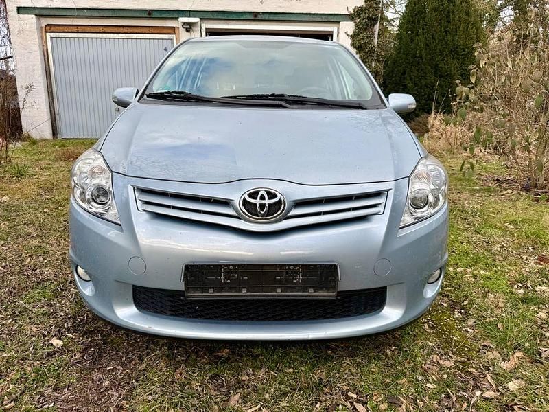 Gebraucht Toyota Auris Edition 99 PS (72 kW) 2011 Blau Kleinwagen