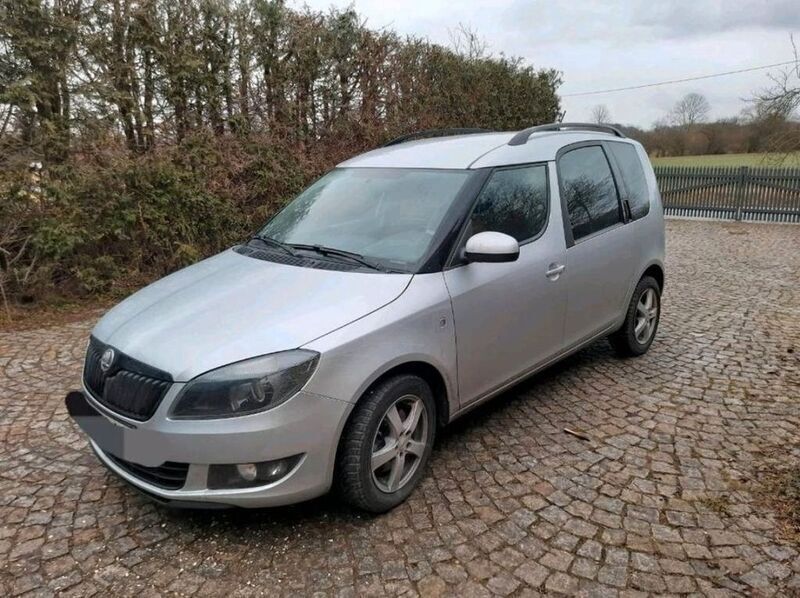 Silber Gebraucht 2015 Skoda Roomster Ambition Kombi | 8.500 € (Teuer) - Bild 1/4