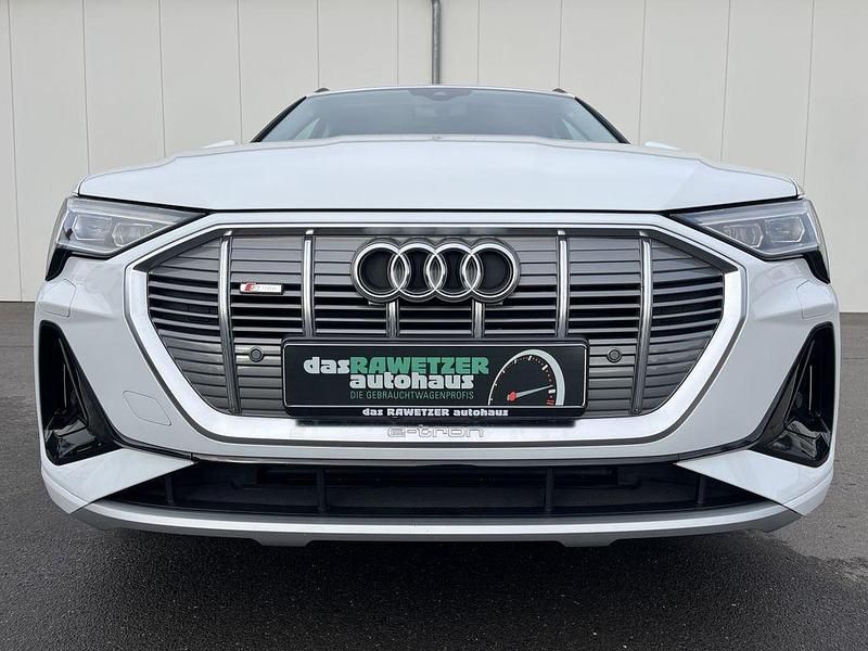 Używany Audi e-tron S-Line 300 kW (408 KM) 2022 Biały SUV