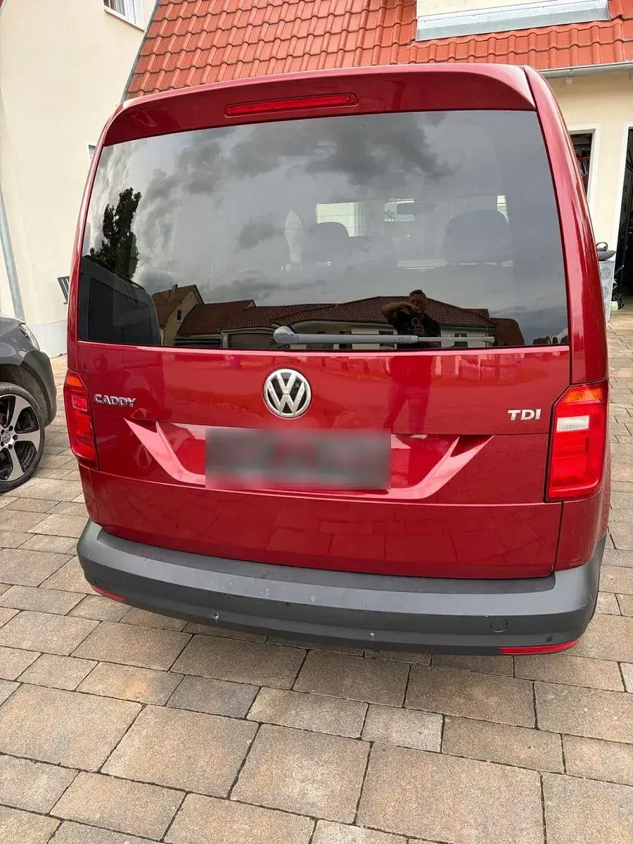 Gebraucht VW Caddy Trendline 102 PS (75 kW) 2017 Rot Van / Kleinbus