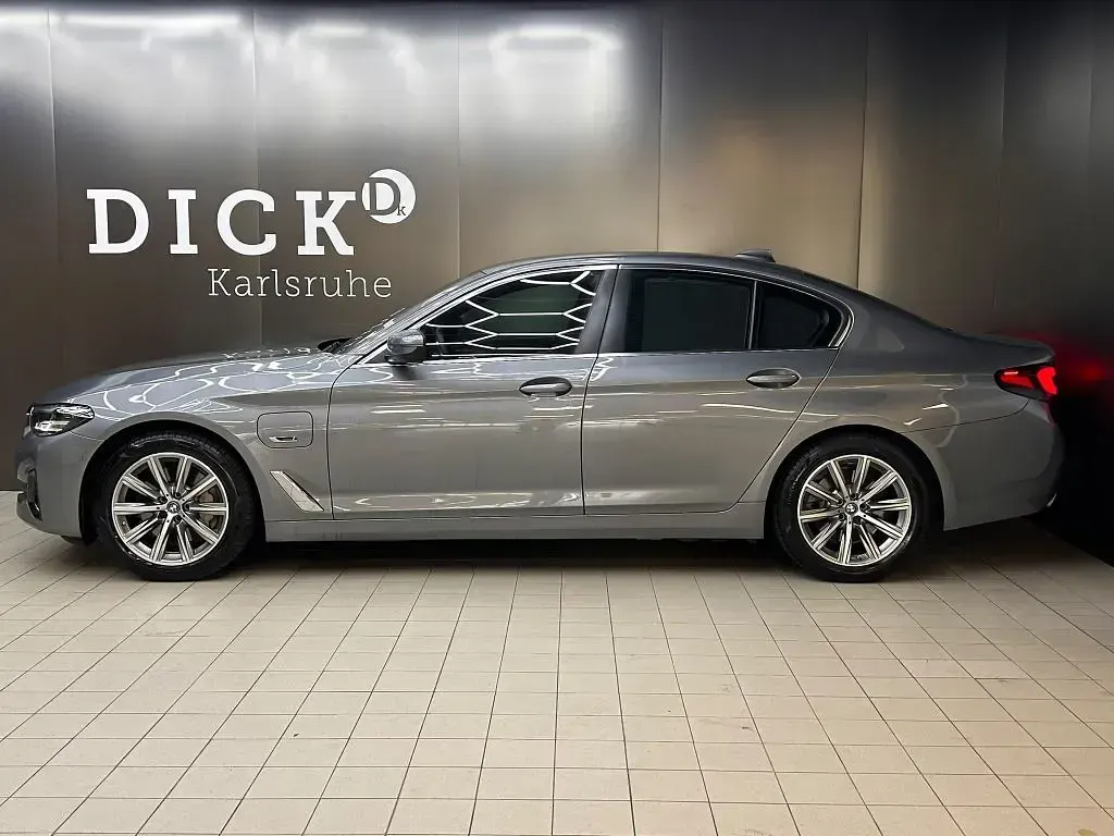 Gebraucht BMW 530e Sport Line 292 PS (214 kW) 2023 Grau Limousine