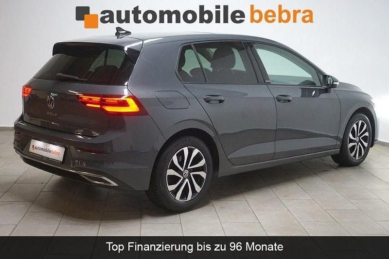 Gebraucht VW Golf VIII Active 150 PS (110 kW) 2022 Delfingrau Limousine