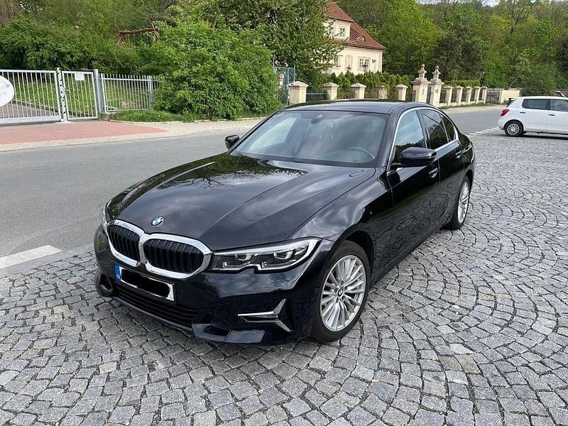 Schwarz Gebraucht 2021 BMW 320 Luxury Line Limousine | 20.500 € (Superpreis) - Bild 1/4