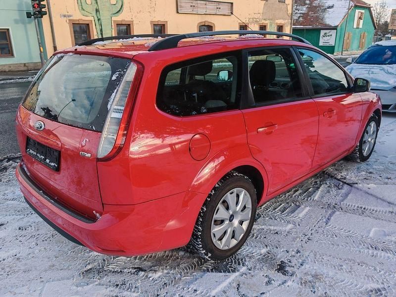 Gebraucht Ford Focus Style 110 PS (80 kW) 2010 Rot Limousine