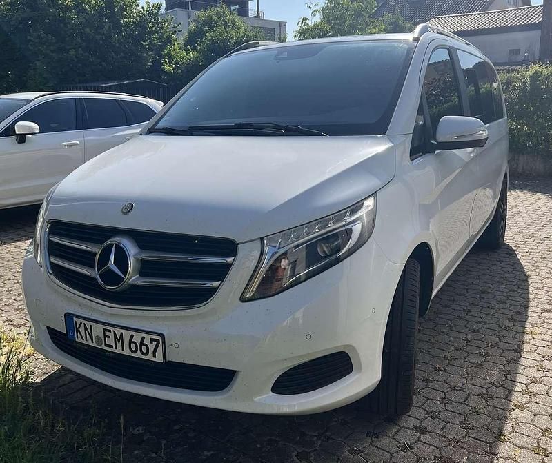 Weiß Gebraucht 2016 Mercedes V220 Van / Kleinbus | 31.750 € (Fairer Preis) - Bild 1/4