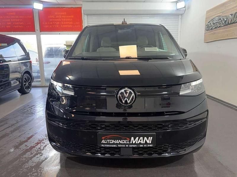 Second-hand VW Multivan Basis 150 CP (110 kW) 2023 Negru Monovolum