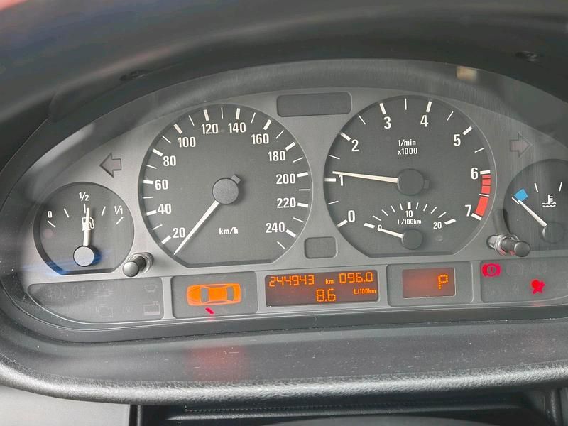 Gebraucht BMW 316 115 PS (84 kW) 2002 Rot Kleinwagen