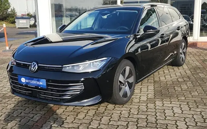 Gebraucht VW Passat Elegance 150 PS (110 kW) 2025 Grenadillschwarzmetallic Kombi